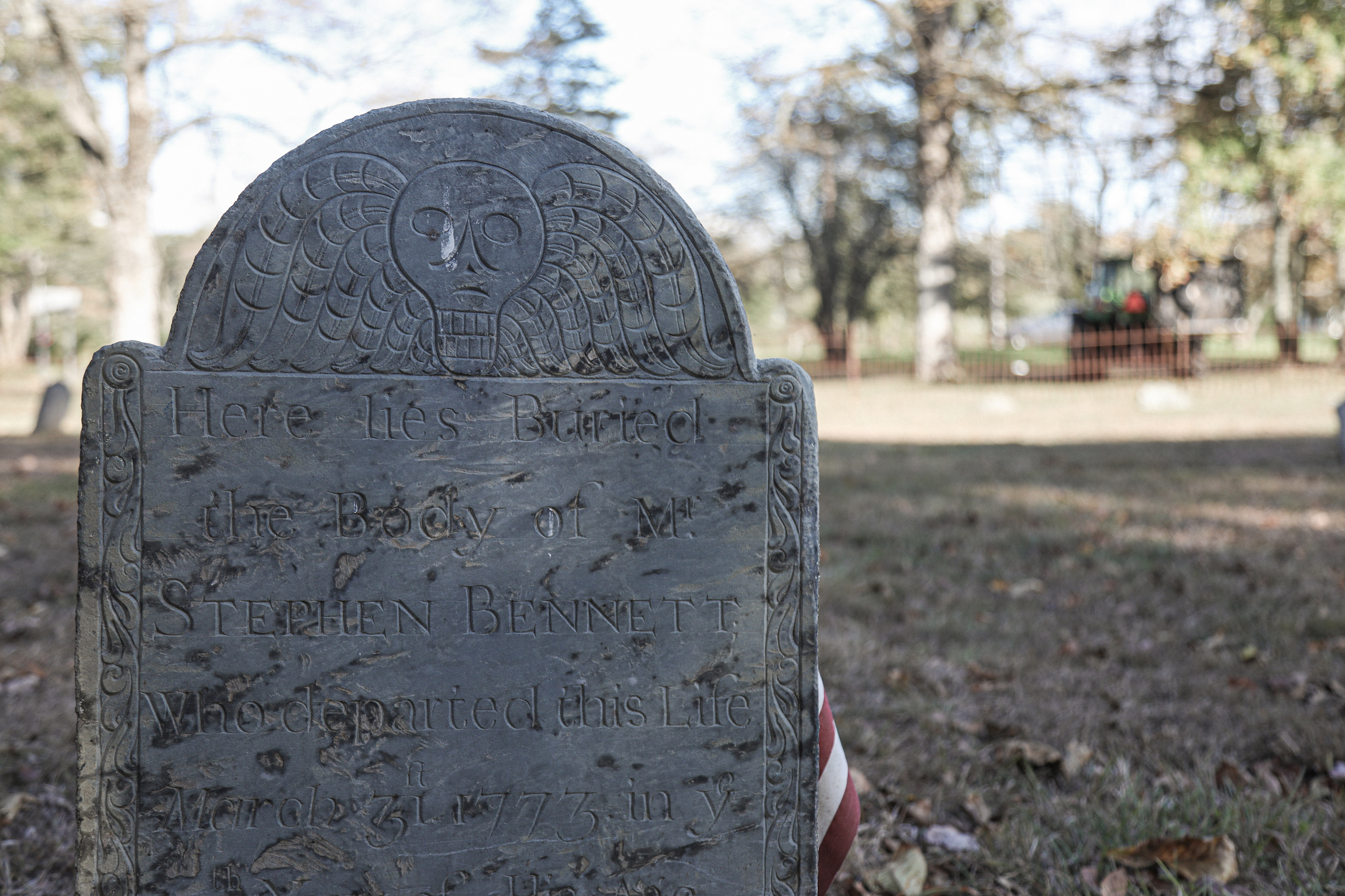 Ultratumba - Archivos Warren: La dama blanca de Easton Las lápidas del  cementerio Union de Easton, Connecticut, se remontan al siglo XVIII,  algunas de ellas ya ni se pueden leer de lo